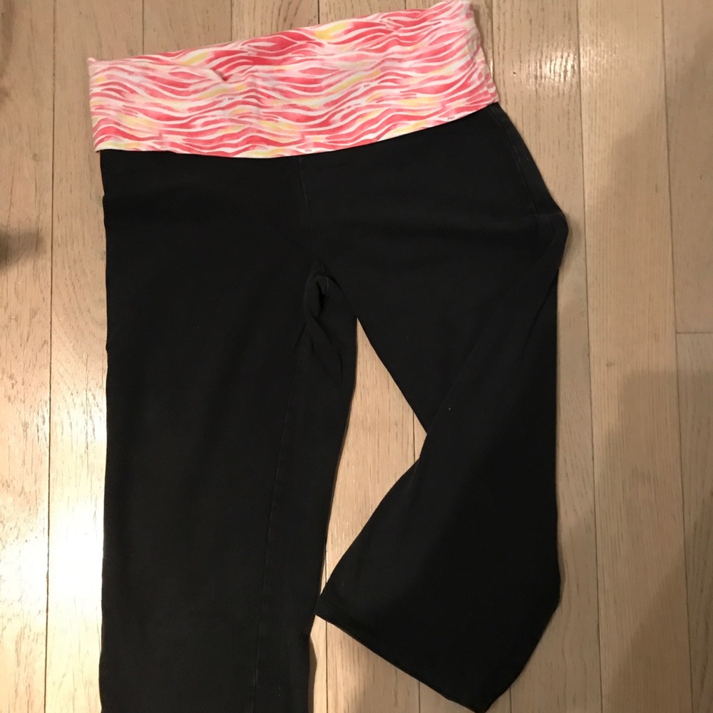 PINK cropped black yoga pant w/ pink & yellow